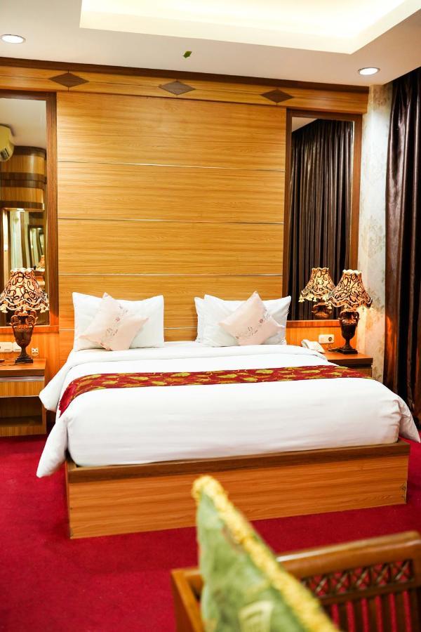 Grand Buana Lestari Hotel Padang  Exterior photo