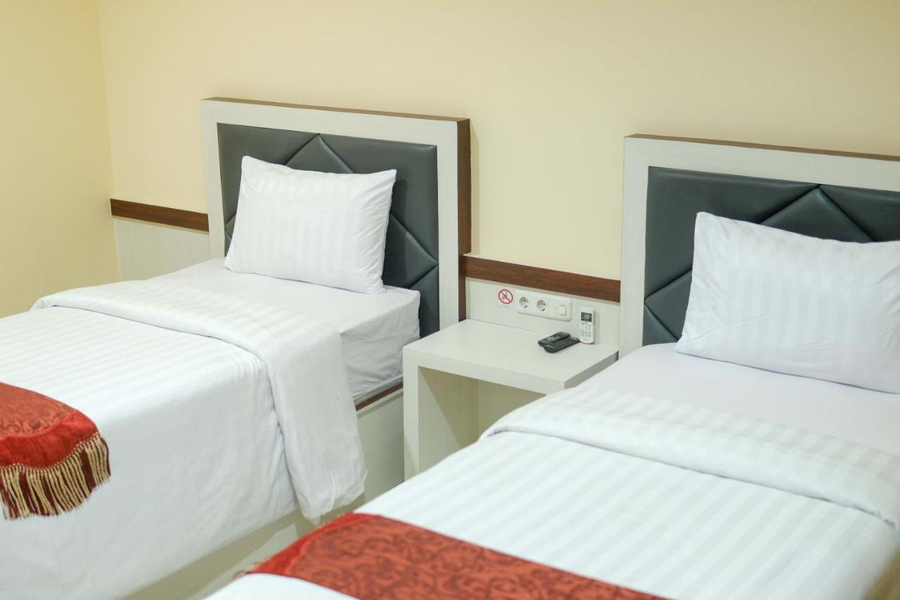 Grand Buana Lestari Hotel Padang  Exterior photo