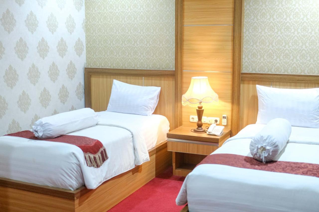 Grand Buana Lestari Hotel Padang  Exterior photo